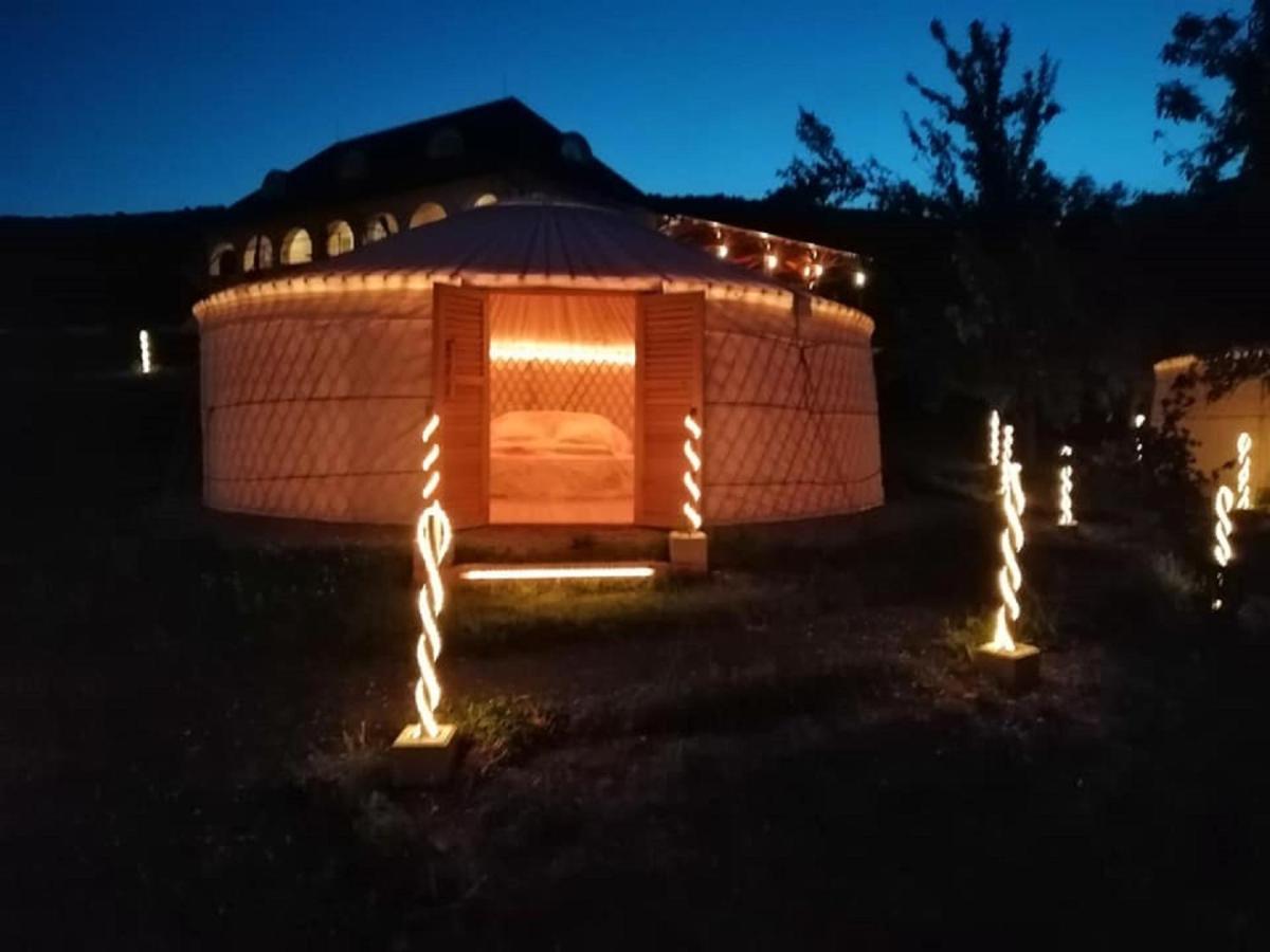 Jurta Hotel Balatongyoeroek Exteriér fotografie