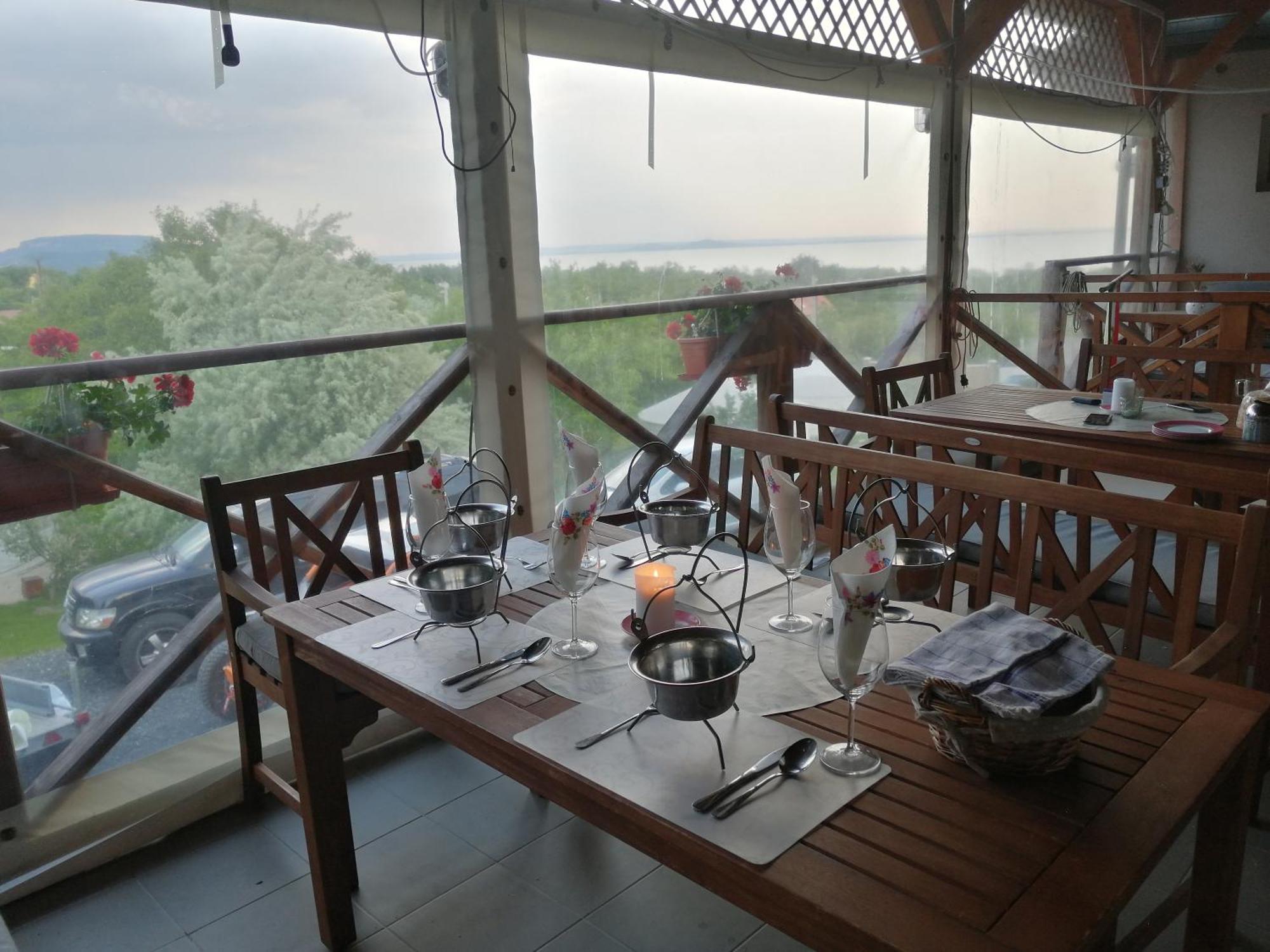 Jurta Hotel Balatongyoeroek Exteriér fotografie