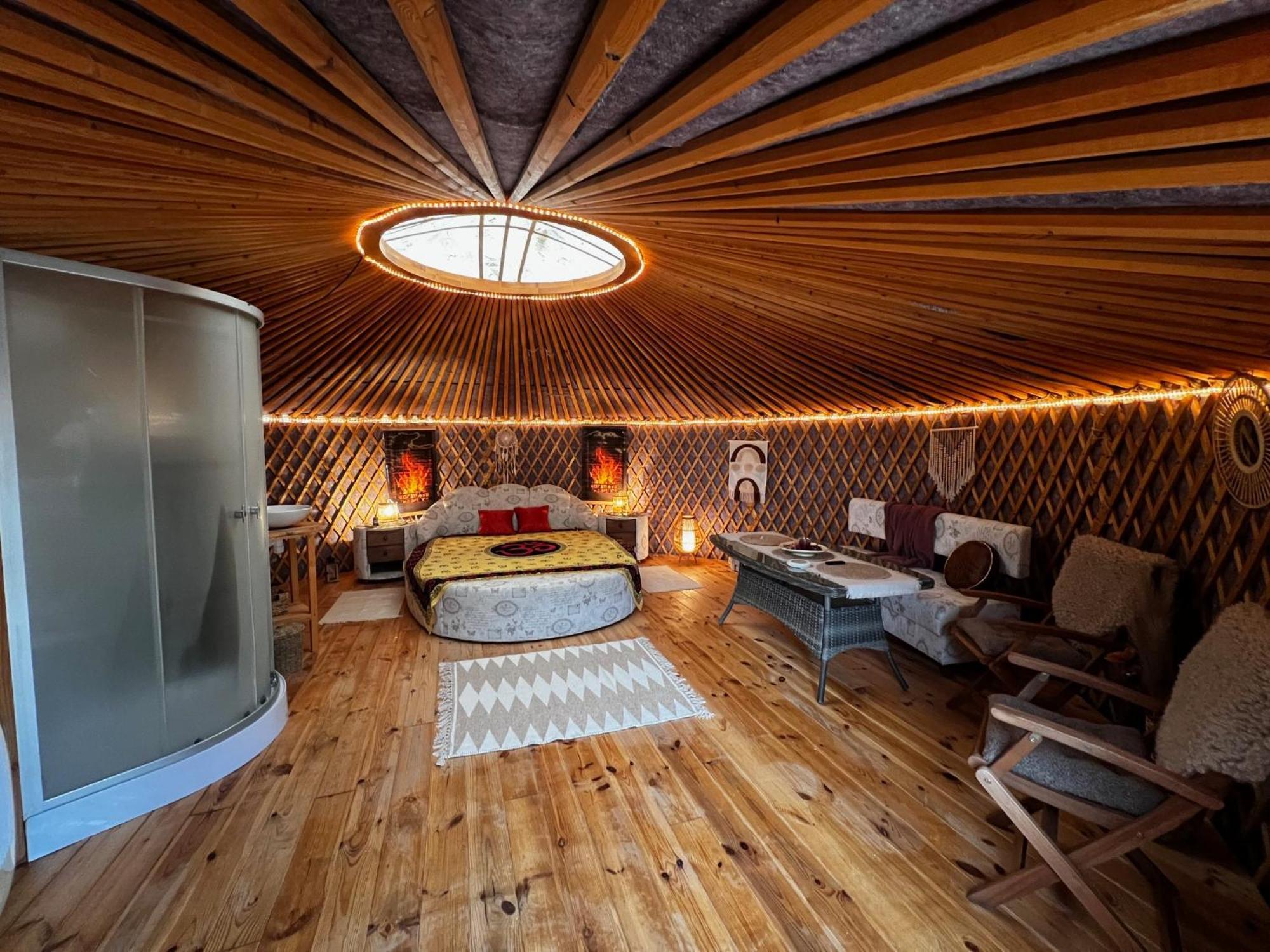 Jurta Hotel Balatongyoeroek Exteriér fotografie