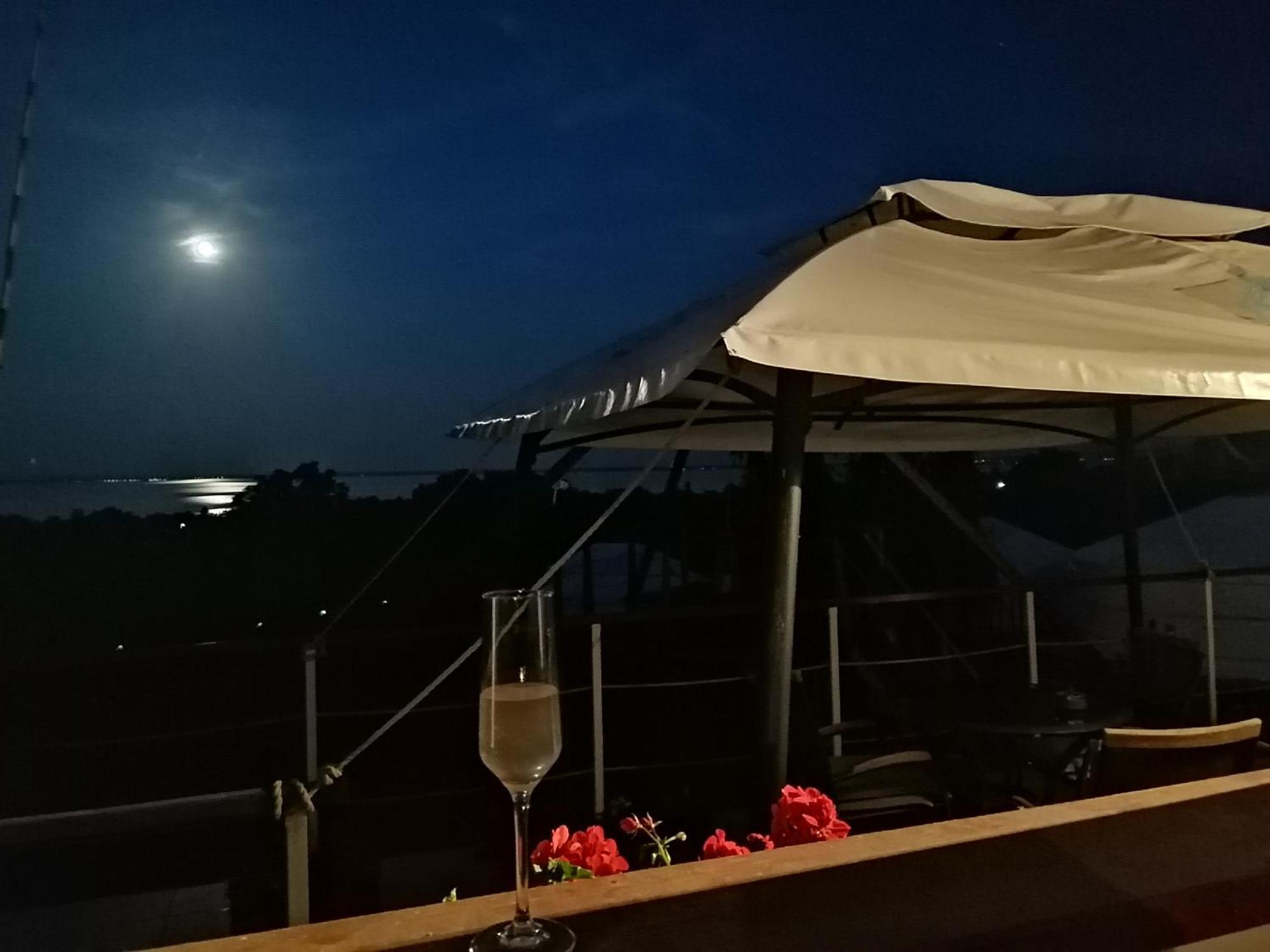 Jurta Hotel Balatongyoeroek Exteriér fotografie