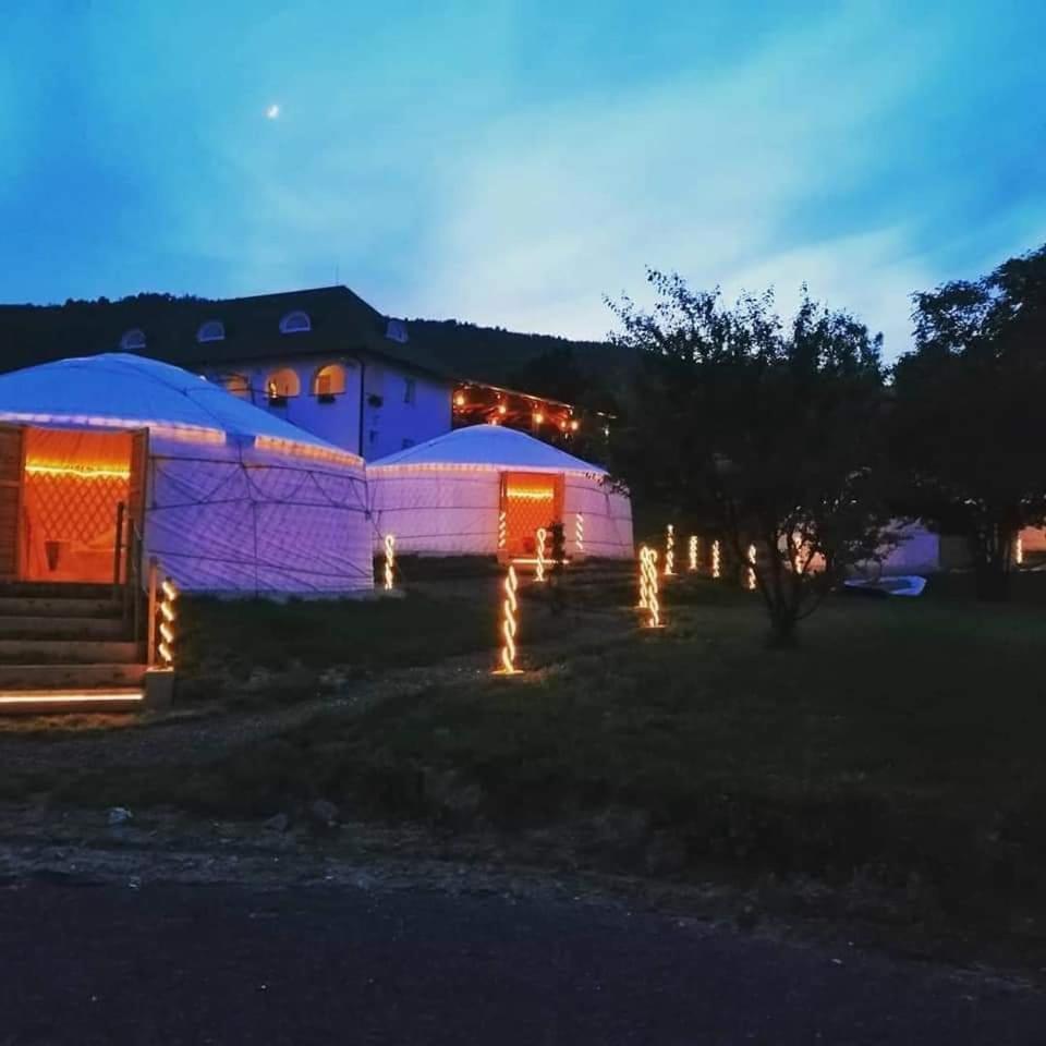 Jurta Hotel Balatongyoeroek Exteriér fotografie