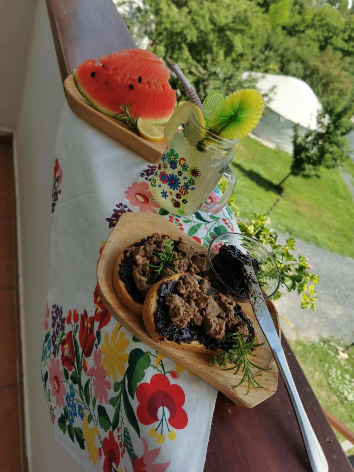 Jurta Hotel Balatongyoeroek Exteriér fotografie