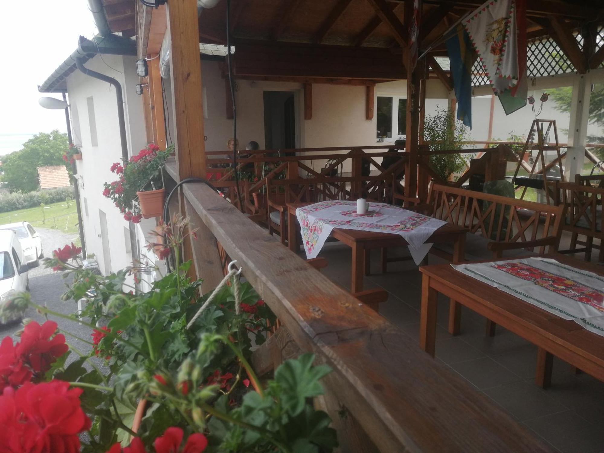 Jurta Hotel Balatongyoeroek Exteriér fotografie
