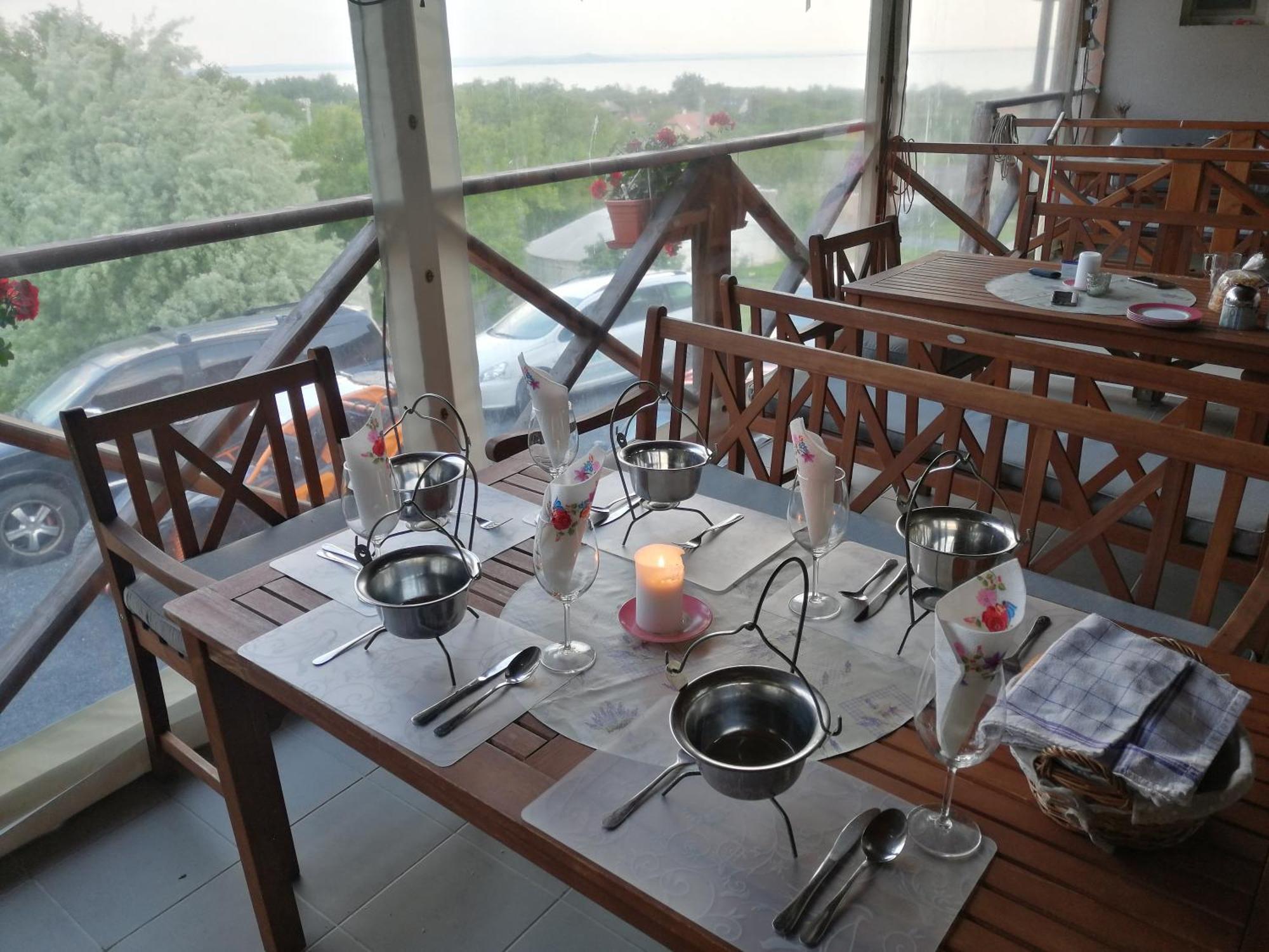Jurta Hotel Balatongyoeroek Exteriér fotografie