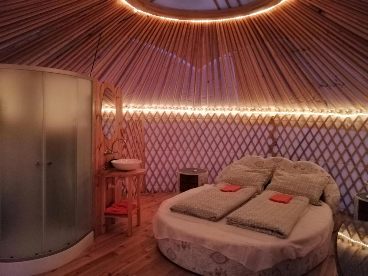 Jurta Hotel Balatongyoeroek Exteriér fotografie