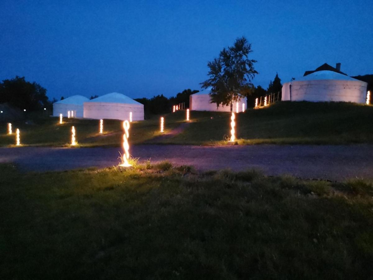 Jurta Hotel Balatongyoeroek Exteriér fotografie